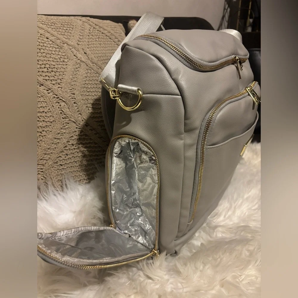 🩷💙Grey Fox Gray Diaper Bag with Gold Accents💙BABY BAG 👶 OF QUALITY. BOX B